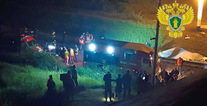 Rusya’da otoyol köprüsünün yolcu treninin üzerine çökmesi sonucu 7 kişi öldü, 66 kişi yaralandı