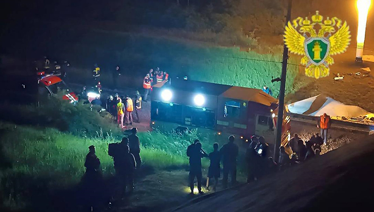 Rusya’da otoyol köprüsünün yolcu treninin üzerine çökmesi sonucu 7 kişi öldü, 66 kişi yaralandı