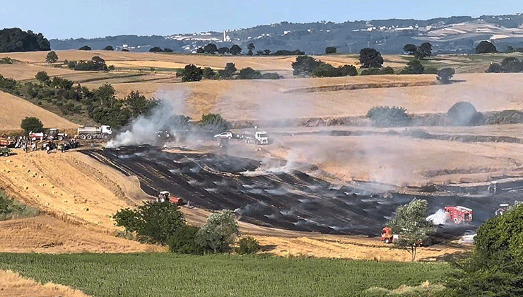 Sakarya’da yangın: 200 saman balyası yandı, çiftçiler traktörleriyle müdahale etti
