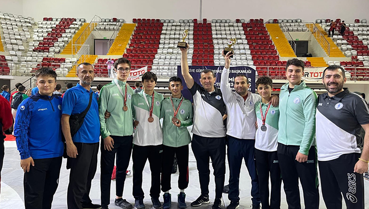 Selçuklu Belediye şampiyonluk ve ikincilik ile döndü