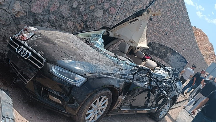 Siirt’te kamyon ile otomobil çarpıştı: 1 ölü, 4 yaralı