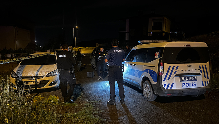 Sokakta tartıştığı 3 kişiyi tüfekle vurdu