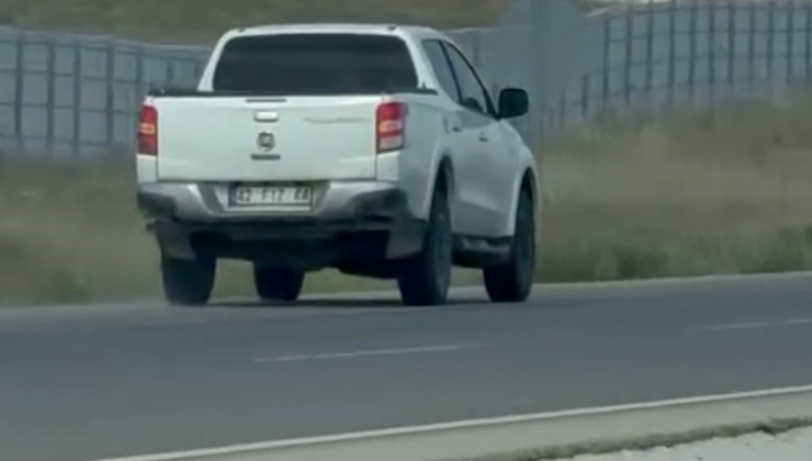 Ters şeritten giden kamyonet yürekleri ağza getirdi