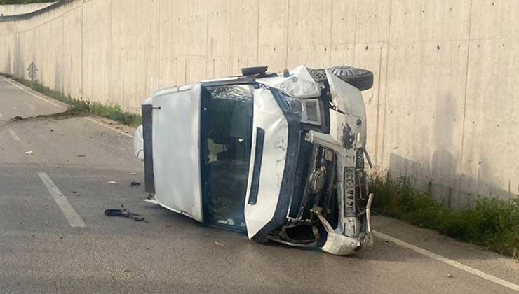 Tokat’ta minibüsün devrilmesi sonucu 10 kişi yaralandı