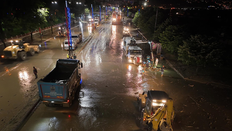 Trabzon’da selden etkilenen bölgelerde temizlik çalışmaları devam ediyor