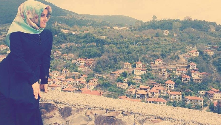 Traktör, dere yatağına devrildi; 2 çocuk annesi öldü