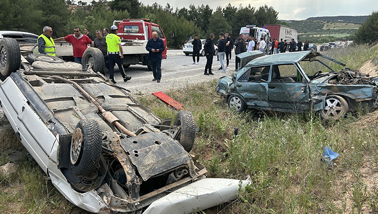 Uşak’ta 2 otomobil çarpıştı; 7 yaralı