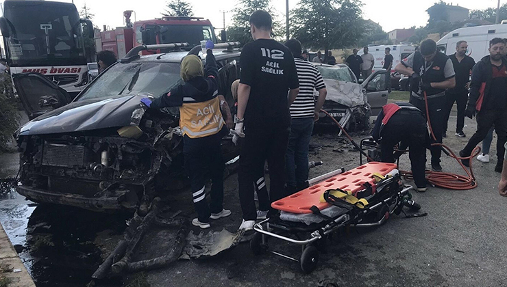 Uşak’ta kamyonet ile otomobil çarpıştı: 1 ölü, 1 yaralı