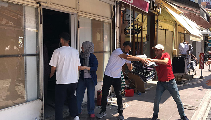 Yangın esnasında duyarsız vatandaşlar, ekiplere zorluk çıkardı