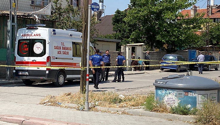 Yaşlı adam marketten evine giderken hayatını kaybetti