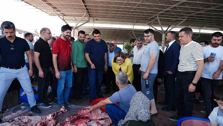 Yılmaz ve Şahin vatandaşlarla bayramlaştı