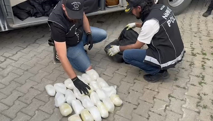 Yolcu valizinden 13 kilo metamfetamin çıktı