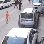 Yolda yürüyen kadın, hırsızın hedefi oldu; cebinden telefonu çalındı