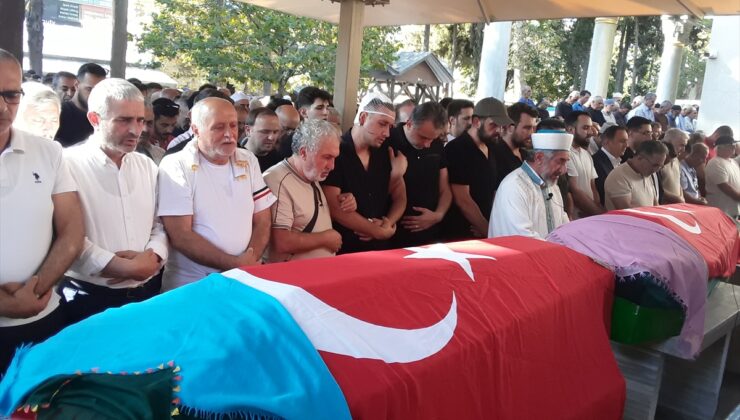 Konya’daki trafik kazasında ölen biri bebek 3 kişi Kocaeli’de defnedildi
