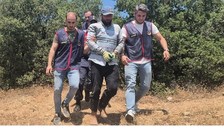 Yakalanmamak için dağda yaşayıp, ayı kapanı kurmuş