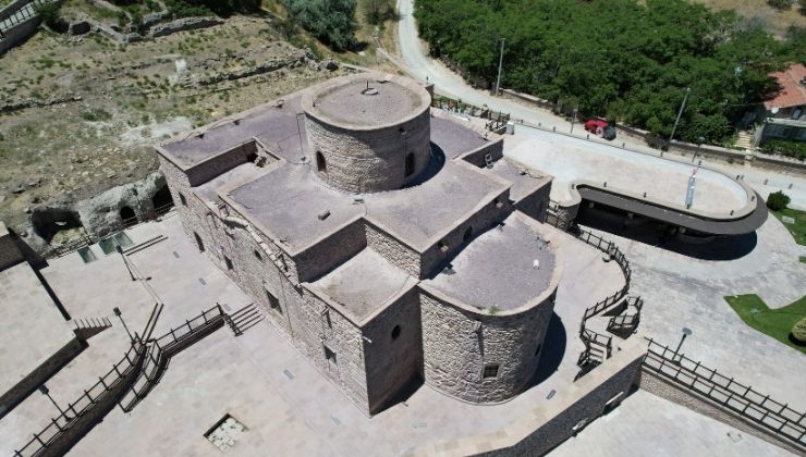 Bin 700 yıldır ayakta olan kilise, müze olarak ziyaretçilerini ağırlıyor