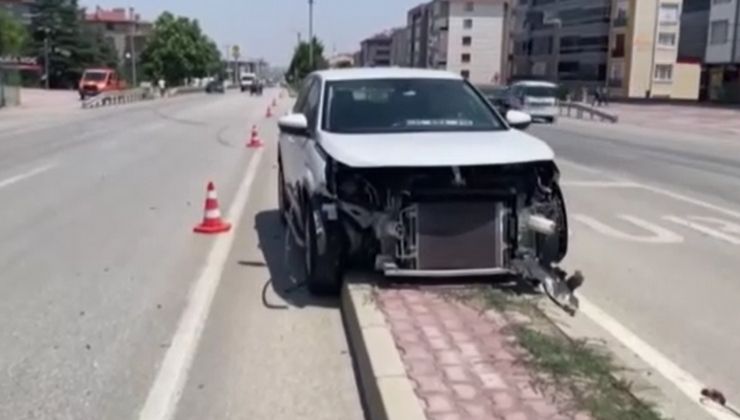 Konya’da beton mikseriyle temas eden araç refüje savruldu