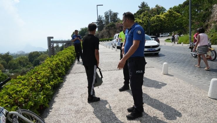 Virajı alamayan 2 çocuk bisikletle 5 metre yükseklikteki varyanttan düştü