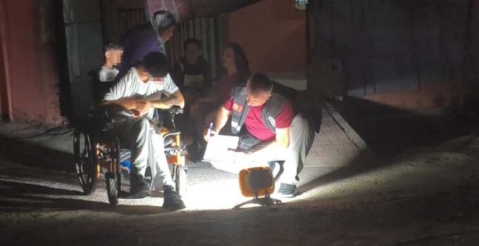 Çıkan tartışmada kendi silahından çıkan kurşunla yaralandı