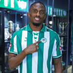 Konyaspor yeni transferine imzayı attırdı