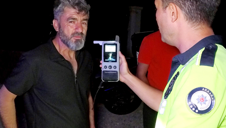 Aksaray’da alkollü sürücü ile vatandaşın “Sen neden çekiyorsun?” polemiği kamerada