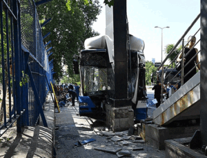 Ankara’da belediye otobüsünün karıştığı zincirleme kazada 20 kişi yaralandı