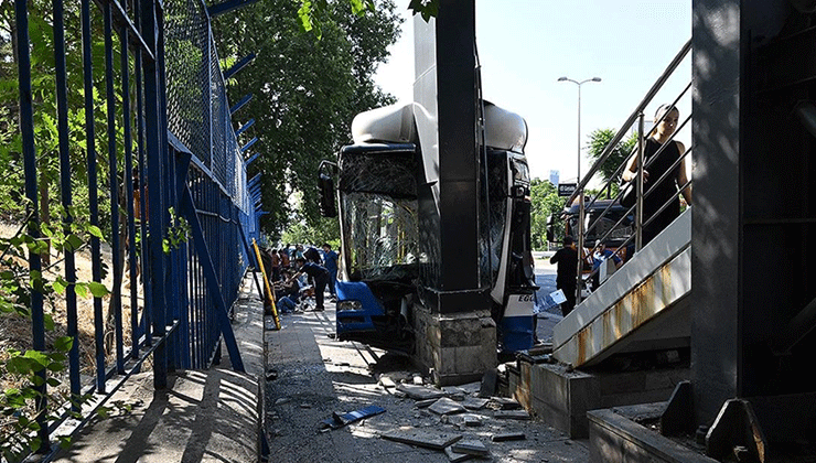 Ankara’da belediye otobüsünün karıştığı zincirleme kazada 20 kişi yaralandı