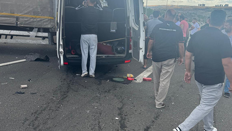 Ankara’da servis minibüsü kamyona çarptı: 1 ölü, 5 yaralı