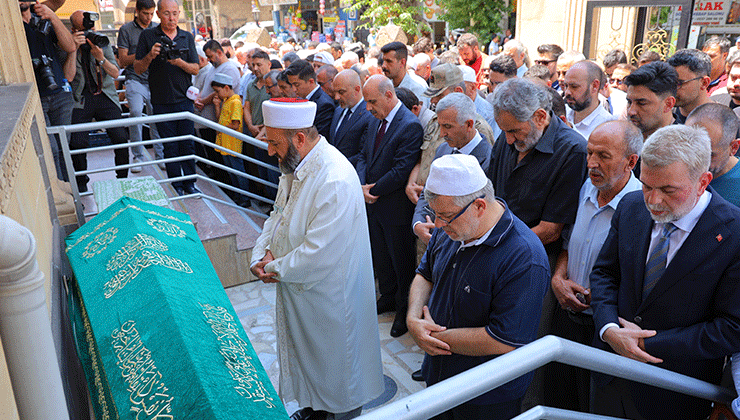 Ankara’daki yangında ölen anne ve 3,5 aylık oğlu Kahramanmaraş’ta toprağa verildi