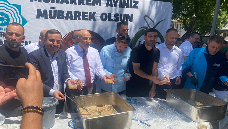 Aziziye Camii’nde bereketli Aşure ikramı