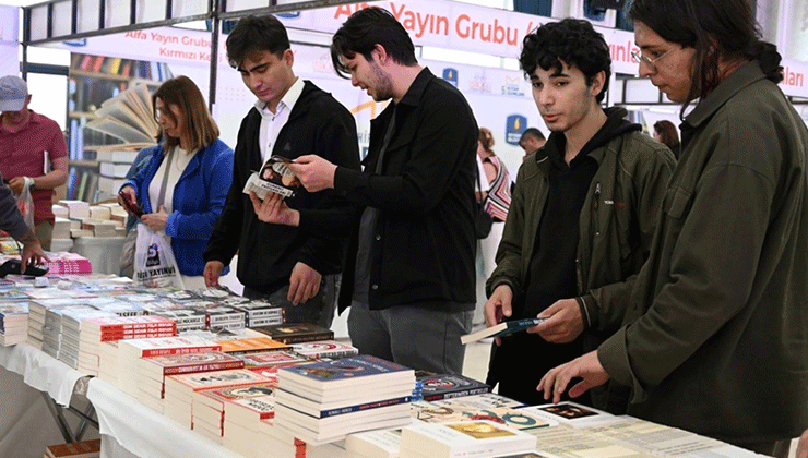 Seydişehir’de market işletmecisi kitap okuyan çocukları ödüllendiriyor