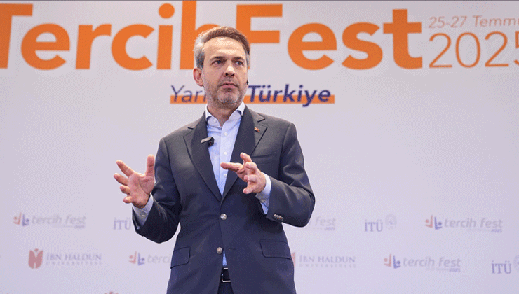 Bakan Bayraktar, TercihFest 2025’te üniversite adaylarıyla buluştu