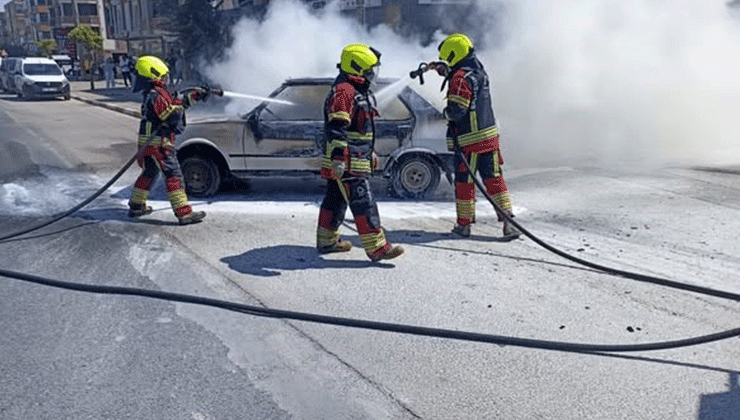 Balıkesir’de LPG’li TOFAŞ marka araç yol ortasında yandı