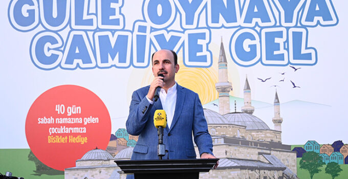 Başkan Altay, “Güle Oynaya Camiye Gel” projesi kapsamında çocukların sabah namazı coşkusuna ortak oldu