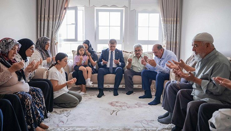 Başkan Tugay yangın şehidi İbrahim Demir’in ailesini ziyaret etti