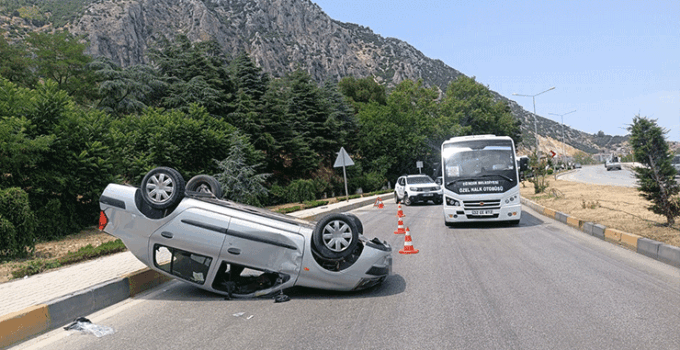 Bordür taşına çarpıp takla attı: 1 yaralı