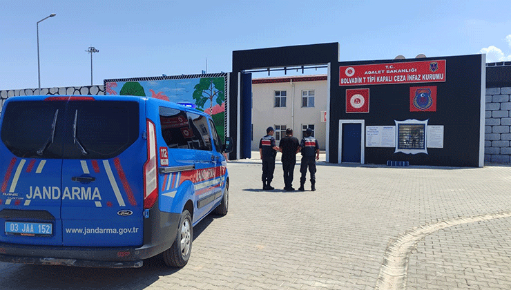 Çeşitli suçlardan aranan şahsı jandarma yakaladı