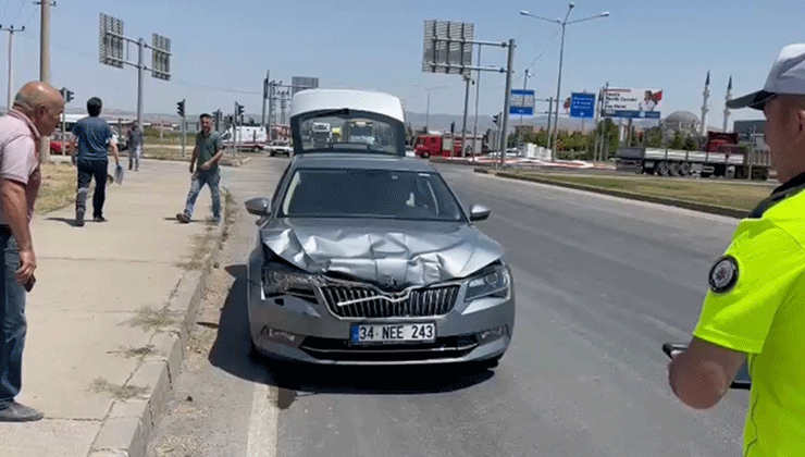 Çorum’da iki otomobil çarpıştı: 3 yaralı