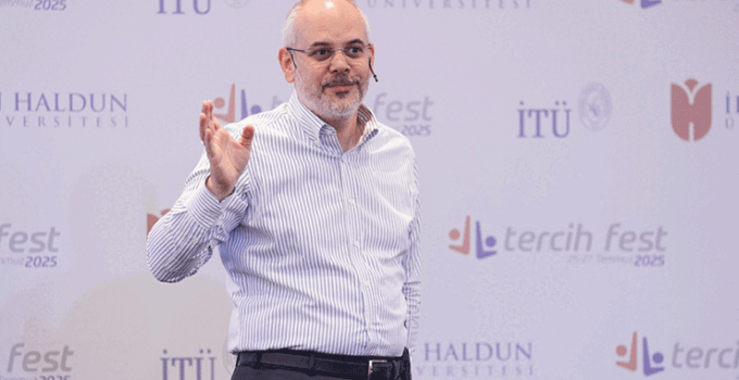 Cumhurbaşkanı Başdanışmanı Kılıç, “TercihFest 2025″e katılan gençlere tavsiyelerde bulundu
