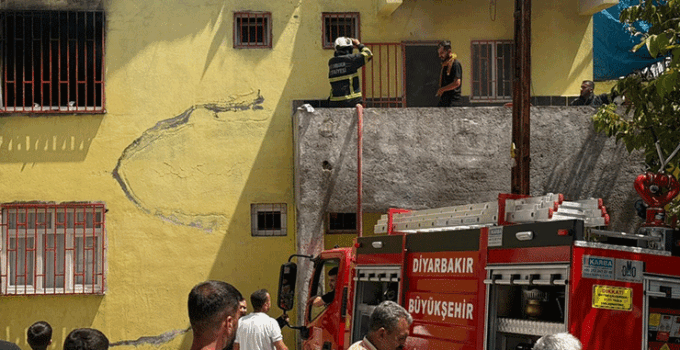 Diyarbakır’da klima ünitesi yangına neden oldu, 3 kişi dumandan etkilendi