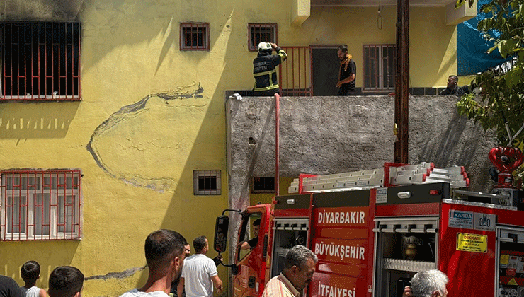 Diyarbakır’da klima ünitesi yangına neden oldu, 3 kişi dumandan etkilendi