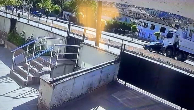 Düzce’de kamyon ile otomobil çarpıştı: 1 ölü