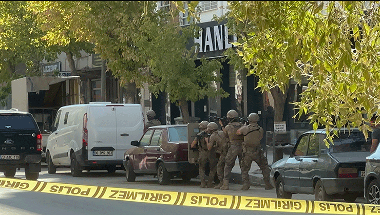 Elazığ’da bir kişi polisle çatıştı: Şahıs etkisiz hale getirildi, 1 polis yaralandı