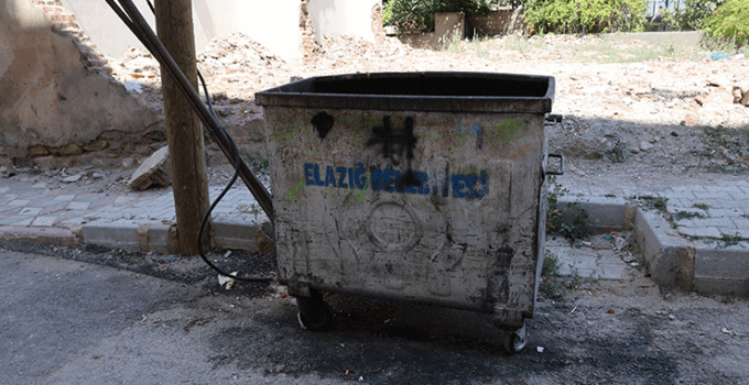 Elazığ’da çöp konteynerinde yeni doğmuş bebek bulundu