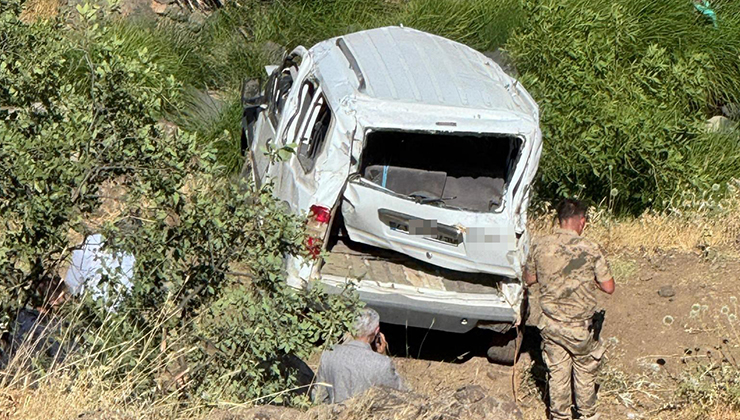 Elazığ’da hafif ticari araç şarampole uçtu: 1 ölü