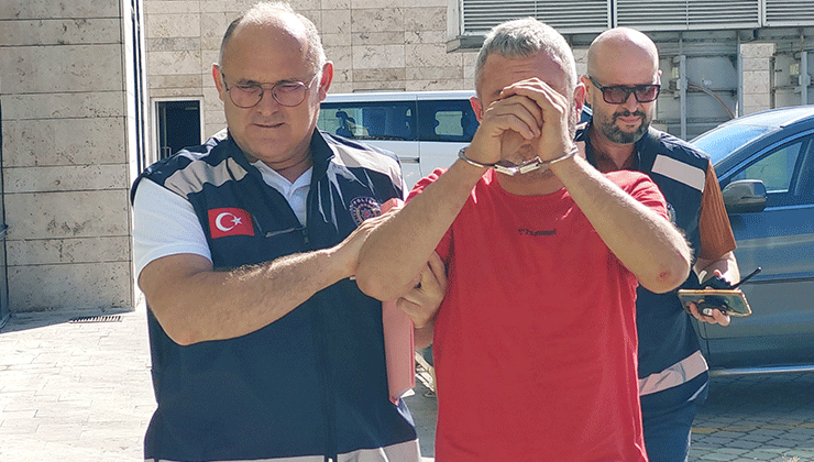 Eşini ve kızını hastanelik edip polise bıçak çekip direnen şahıs tutuklandı