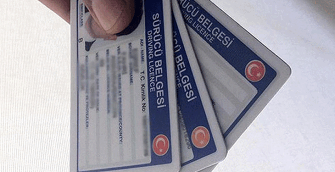 Eski tip ehliyetler için süre son kez uzatıldı