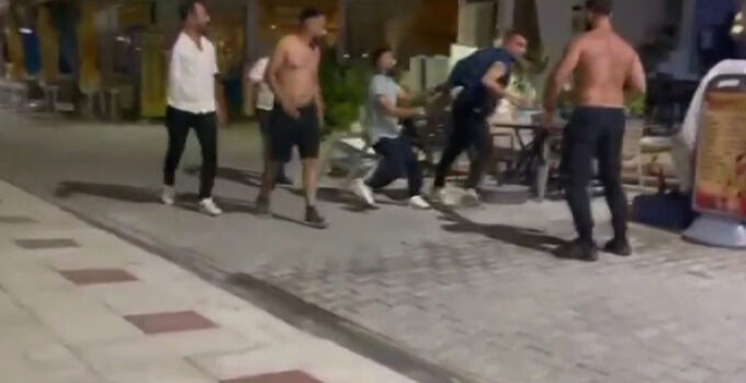 Esnafı silahlı vuran şahsı, vatandaşlar yakalayıp darbetti