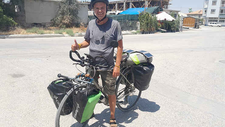Fransız bisikletçi 3 bin 500 kilometre pedal çevirerek Konya’ya ulaştı