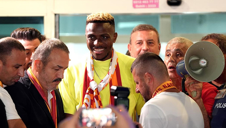 Galatasaray’ın yeni golcüsü Victor Osimhen İstanbul’a geldi